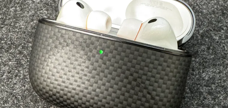 PITAKA MagEZ Case レビュー｜AirPods Pro 3をアラミド繊維ケースで包んだら傷知らずだった