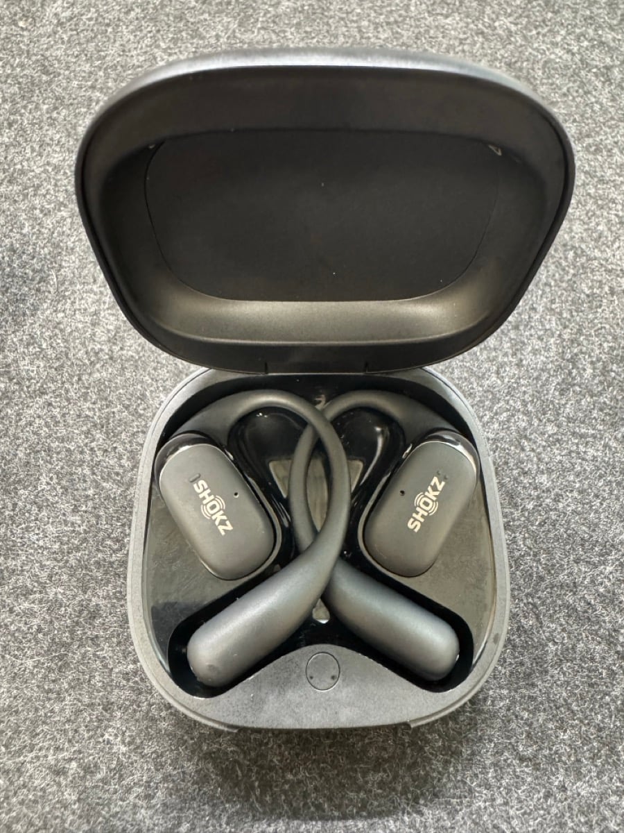 OpenFit 2 ケースと本体