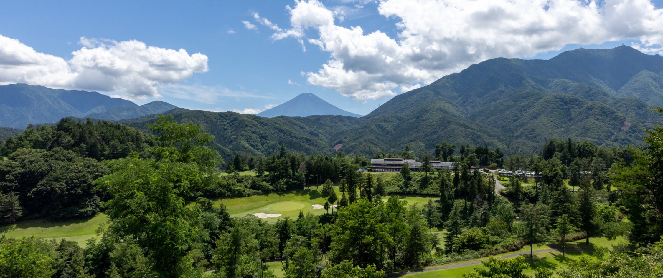 中央都留カントリー倶楽部のコース風景