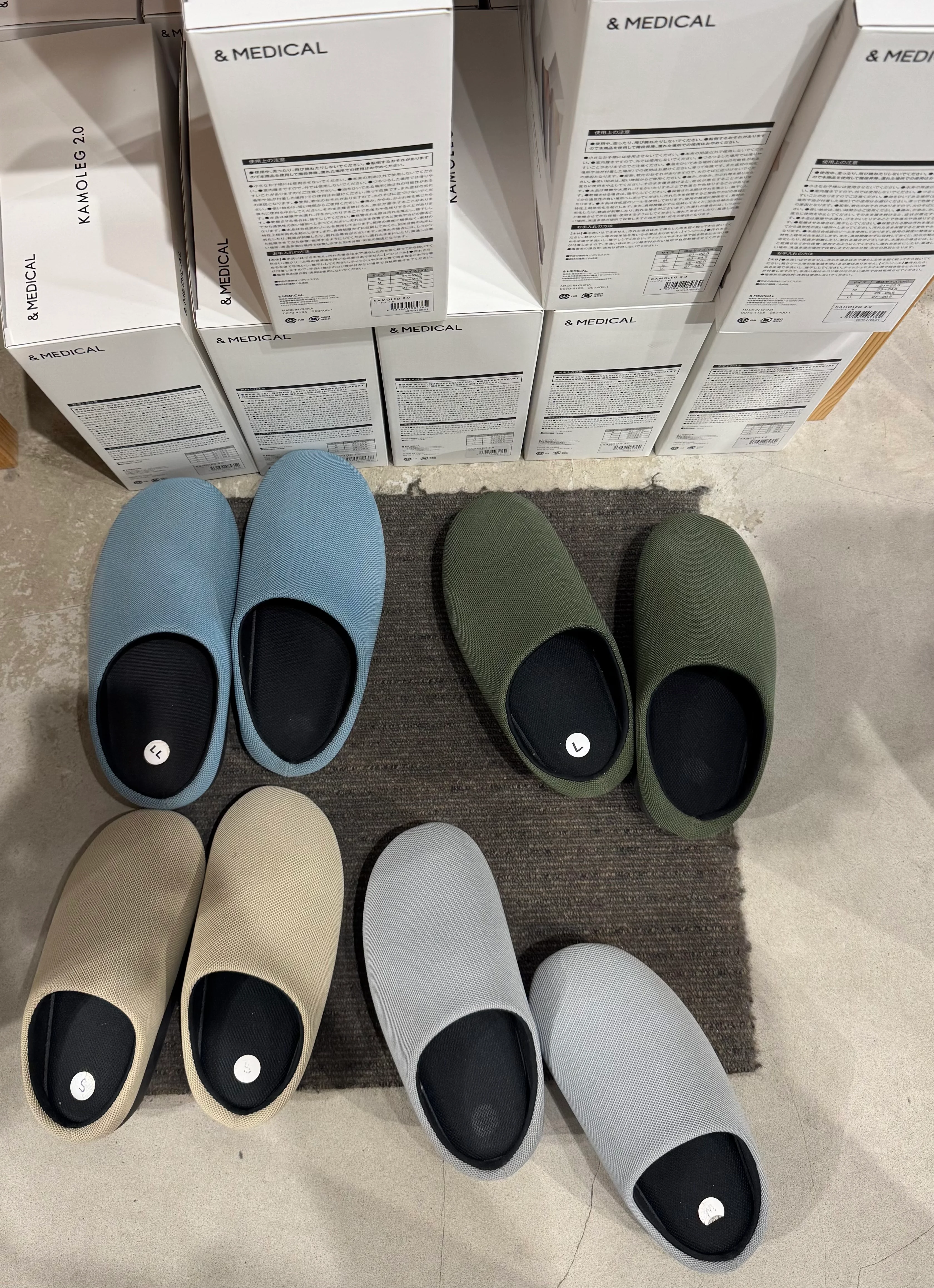 KAMOLEG 2.0 店頭で並んでいたカラーバリエーション